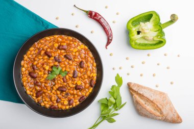 Vejetaryen biberli soya fasulyesi.