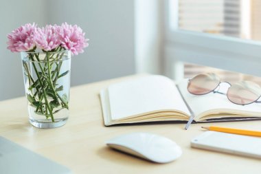 Sabahın erken saatlerinde işkadını'nın işyeri