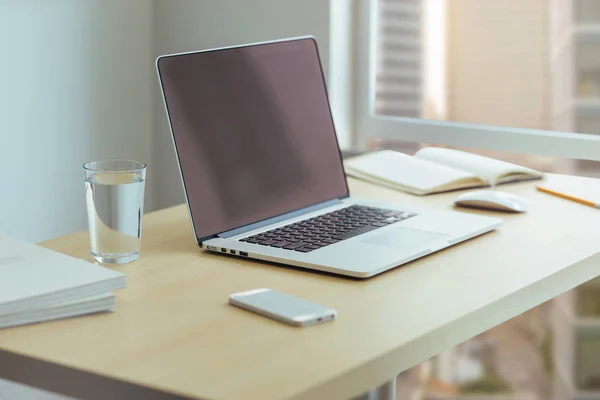 Desktopmanager bij een groot bedrijf — Stockfoto