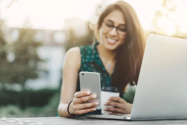 Woman working at park — Stock Photo, Image