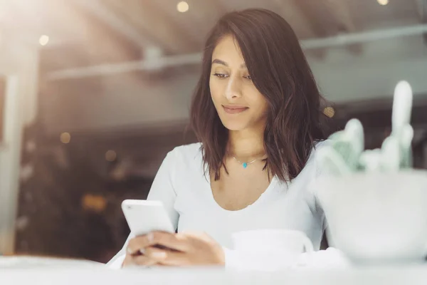 Charming woman reading news — Stock Photo, Image