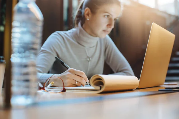 Concentrated Businesswoman Typing Feedback Offer Laptop Sitting Cafe — Stock Photo, Image