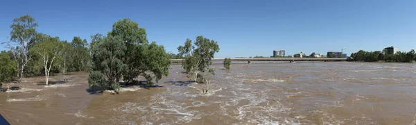 Fitzroy River i översvämning på Rockhampton, Queensland — Stockfoto