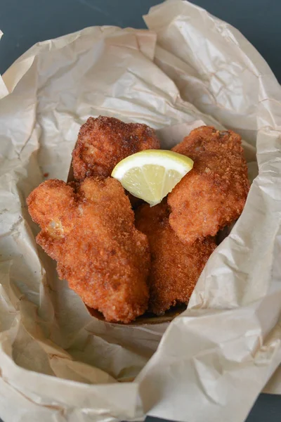 Fresh Fish and Chips with Lemon slice. — Stock Photo, Image