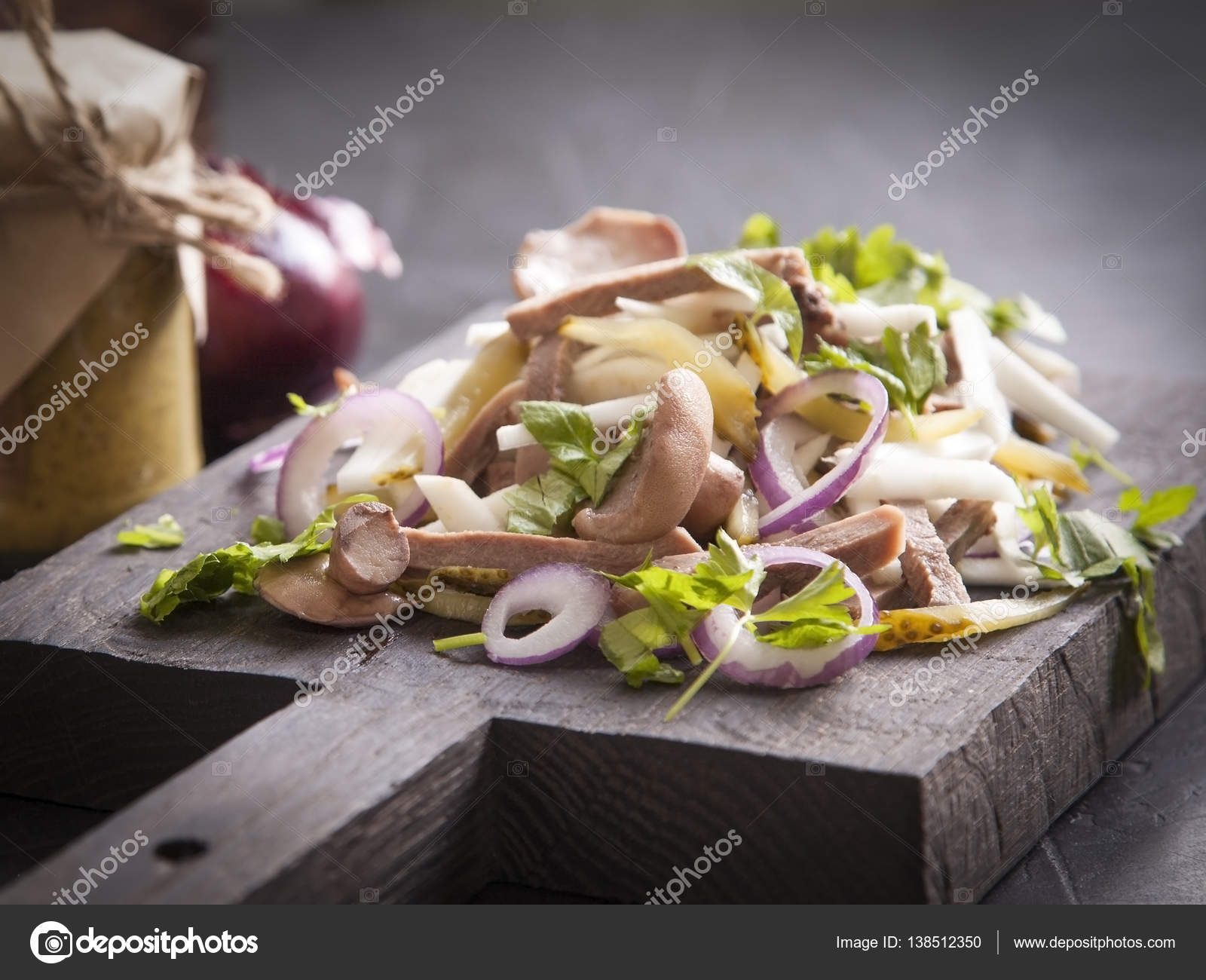 Салат с языком и огурцами Салат с языком и огурцами