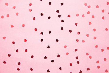 Romantik pembe kalpler yapılan. 