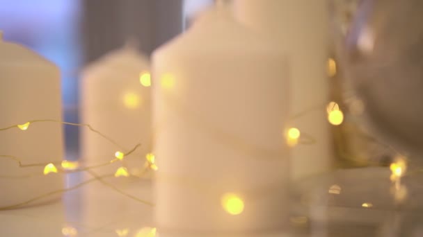 Beyaz Altın Renkli Noel Süslemeleri Arka Planda Parlayan Bokeh Işıkları — Stok video