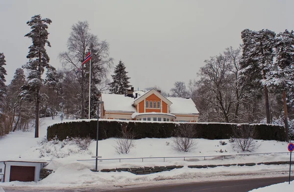 Paisaje Invernal Cerca Oslo Noruega Estación Tren Más Allá Ciudad —  Fotos de Stock