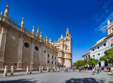 Plaza del Triunfo ve Sevilla Katedrali