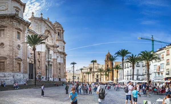 Plaza de la Catedral y Catedral de Cádiz — Foto de Stock