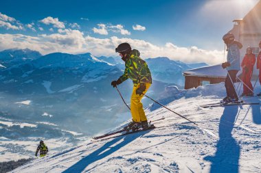 Skier piste üzerinde