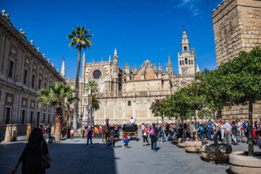 Plaza del Triunfo ve Sevilla Katedrali