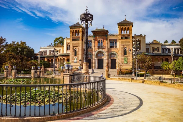 Plaza América e Museu de Artes e Tradições Populares da Sevil — Fotografia de Stock