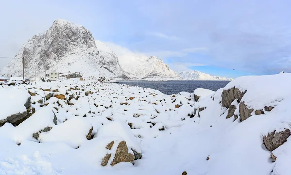 Hamnoy auf den erhabenen Inseln — Stockfoto