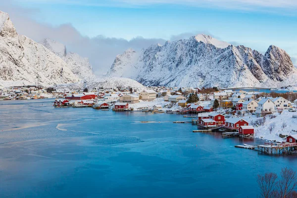 Reines Dorf auf den Lofoten — Stockfoto