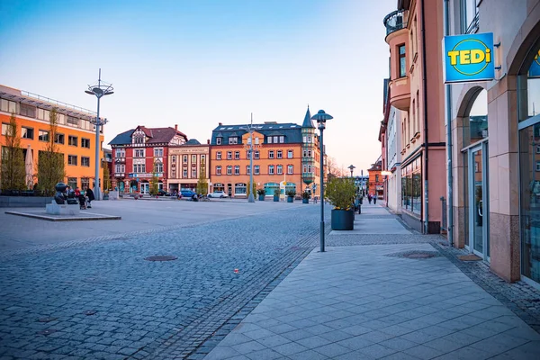 Sonneberg, Almanya - Nisan 2019: Plaza Piko-Platz sonneberg kasabası nın akşam, Thüringen, Almanya