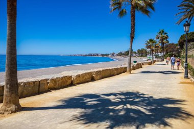 Marbella, Costa Del Sol, İspanya - Circa Mai, 2019: Endülüs'teki Costa del Sol'daki Marbella kıyı şeridi, İspanya