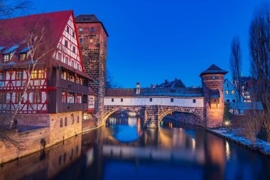 Nürnberg şehir gece, Almanya tarafından Pegnitz nehire nehir