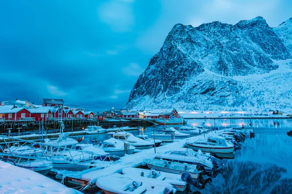 Рибацькому Селі Reine Островах Прибуття Вночі Норвегія — стокове фото