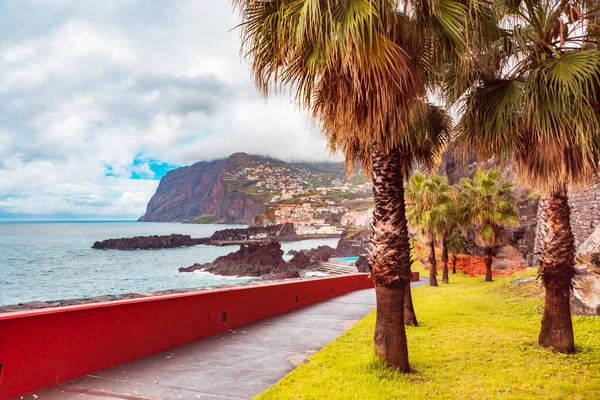 葡萄牙Funchal和Camara Lobos之间的马德拉岛南岸 — 图库照片