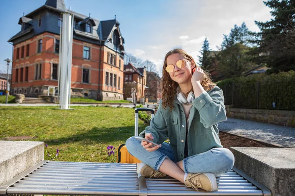 Portret Van Een Tienermeisje Reis Een Duitse Stad — Stockfoto