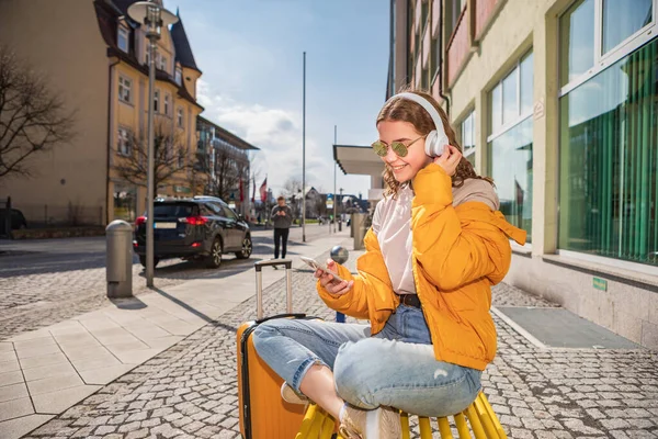 Portret Van Een Tienermeisje Reis Een Duitse Stad — Stockfoto