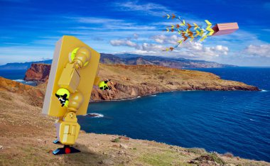 Dublör uçurtmasıyla tatilde olan bir robot.