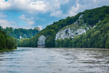 Almanya, Bavyera, Regensburg yakınlarındaki Tuna Nehri