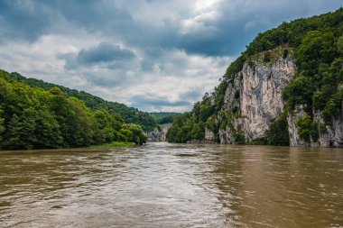 Almanya, Bavyera, Regensburg yakınlarındaki Tuna Nehri