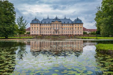 WERNECK, ALMANY - CRCA HAZİRAN 2011: Almanya 'daki Werneck Sarayı. Konut ve Park.