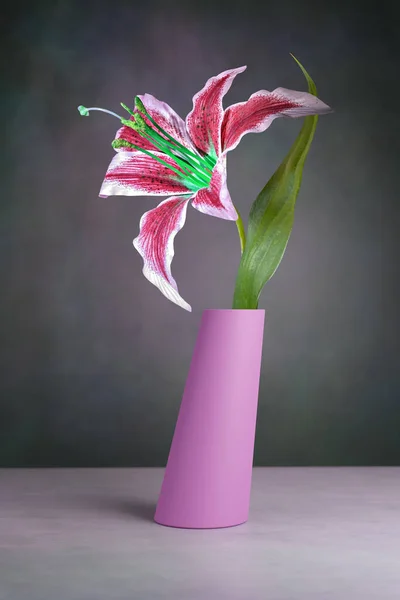 Prosta Martwa Natura Lilii Kwiat Wazonie — Zdjęcie stockowe