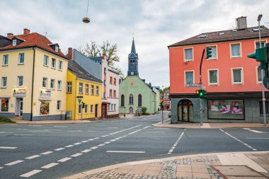 HOF, ALMANY - CIRCA MAYIS, 2020: Altstadt Caddesi Hof, Bavyera, Almanya