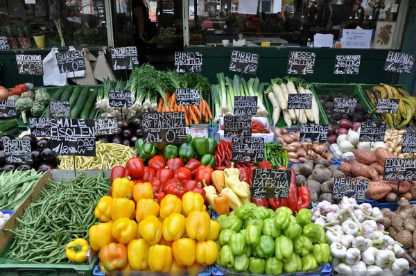 Gyümölcs piac Bécsben — Stock Fotó