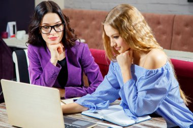 Bireysel eğitim. Özel ders. Çevrimiçi eğitim.