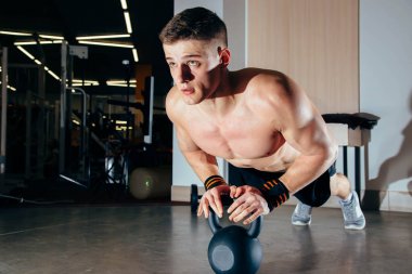 Şınav genç kas atlet