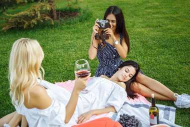 Piknik genç çekici kız