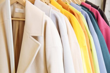 Elbise renkli kat ile perakende - demiryolu