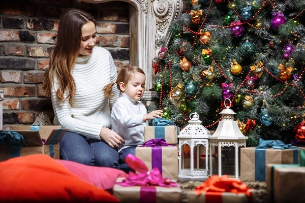 Happy family with christmas gifts — Stock Photo, Image