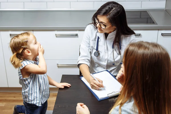 Doctor visit his patient at home — Stock Photo, Image