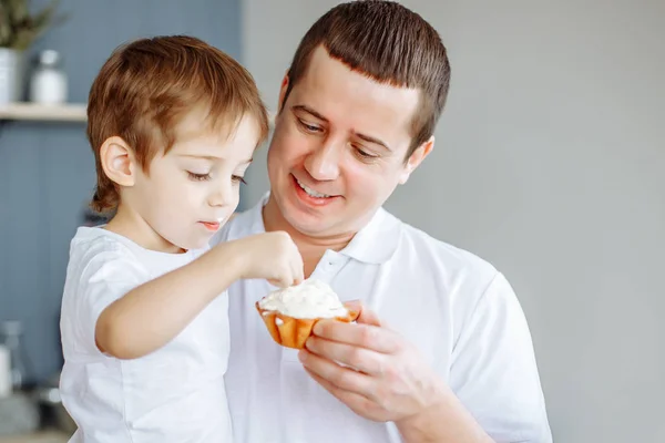 Father feeding his little son in kitchen. — Stock Photo, Image