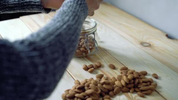 Manos Femeninas Moviendo Almendras Frasco Vidrio — Vídeos de Stock