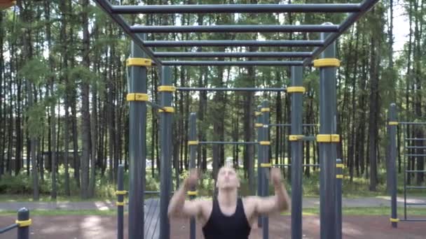 Homem Atlético Fazendo Exercício Livre Treino Treino Rua Atividade Física — Vídeo de Stock