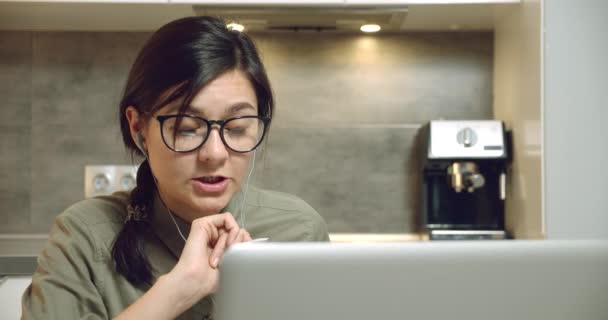 Business Woman Talking Video Communication Using Headphones Laptop Making Notes — Stock Video
