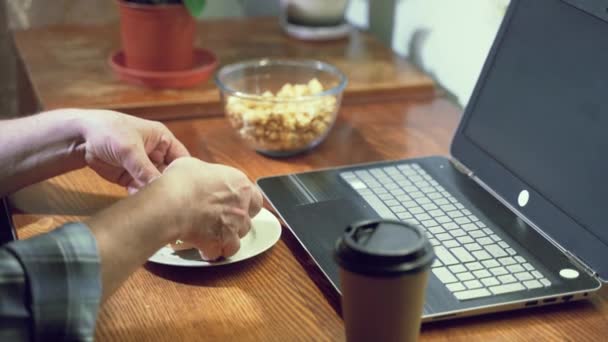 Close Elderly Man Hands Holding Burger While Working Watching Movie — Stock Video