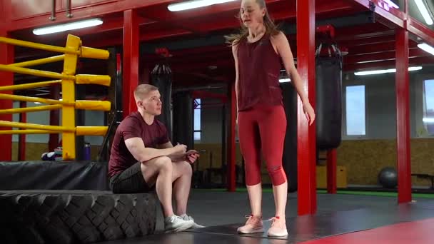 Personal Coach Writing Clipboard Talking Young Woman While She Doing — Stock Video