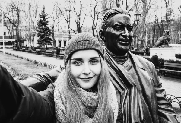 Kız bir selfie yapıyor