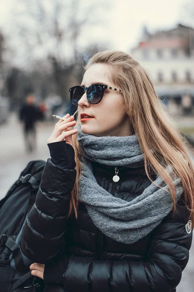 Sigara kız