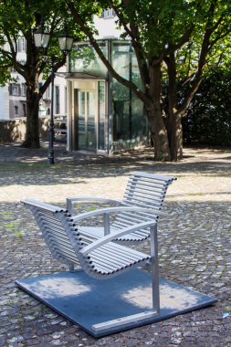 Parktaki çift romantik tezgah