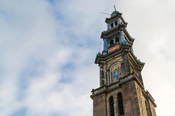 Amsterdam 'daki en büyük kilisenin çan kulesi, Batı Kilisesi. — Stok fotoğraf