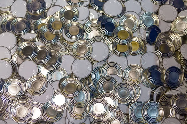 Vista superior de latas de cubierta. Latas de aluminio . —  Fotos de Stock